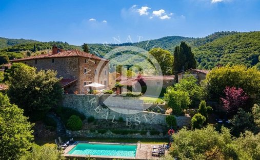 Estate in Castiglion Fiorentino, Tuscany, Italy 1