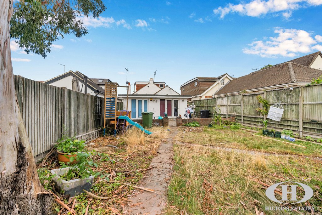 Bungalow in New Denham, Denham, England 3 - 18110338