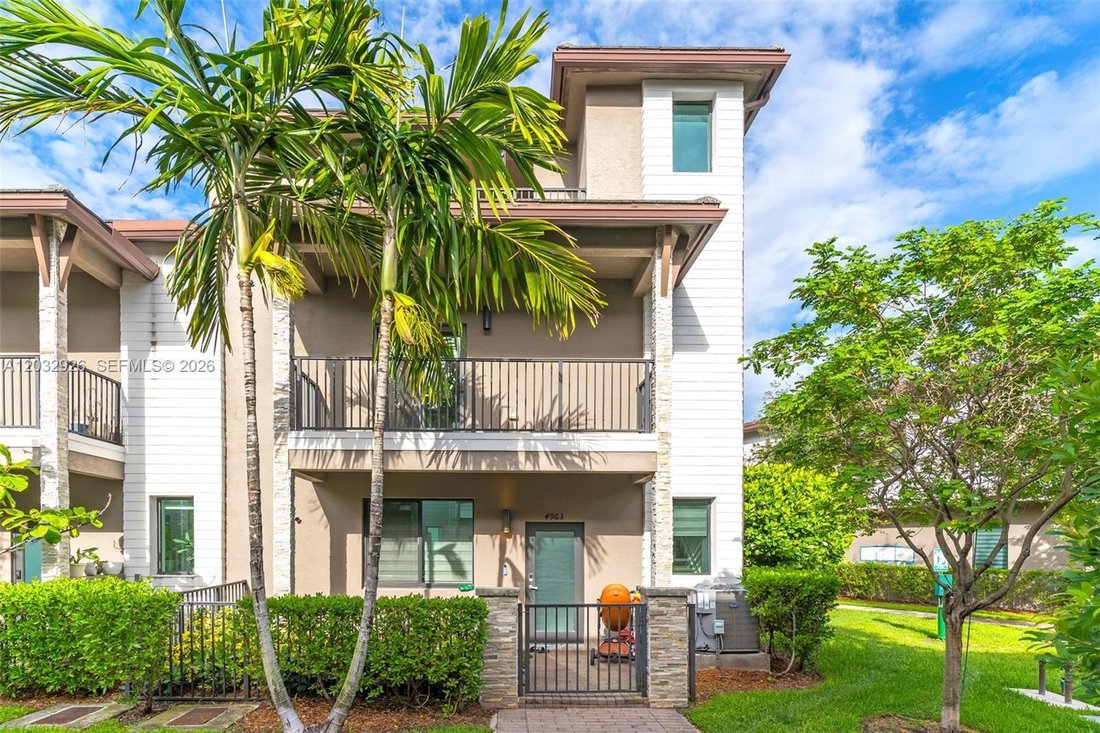 Townhouse in Miami Springs, Florida, United States 1 - 18113025