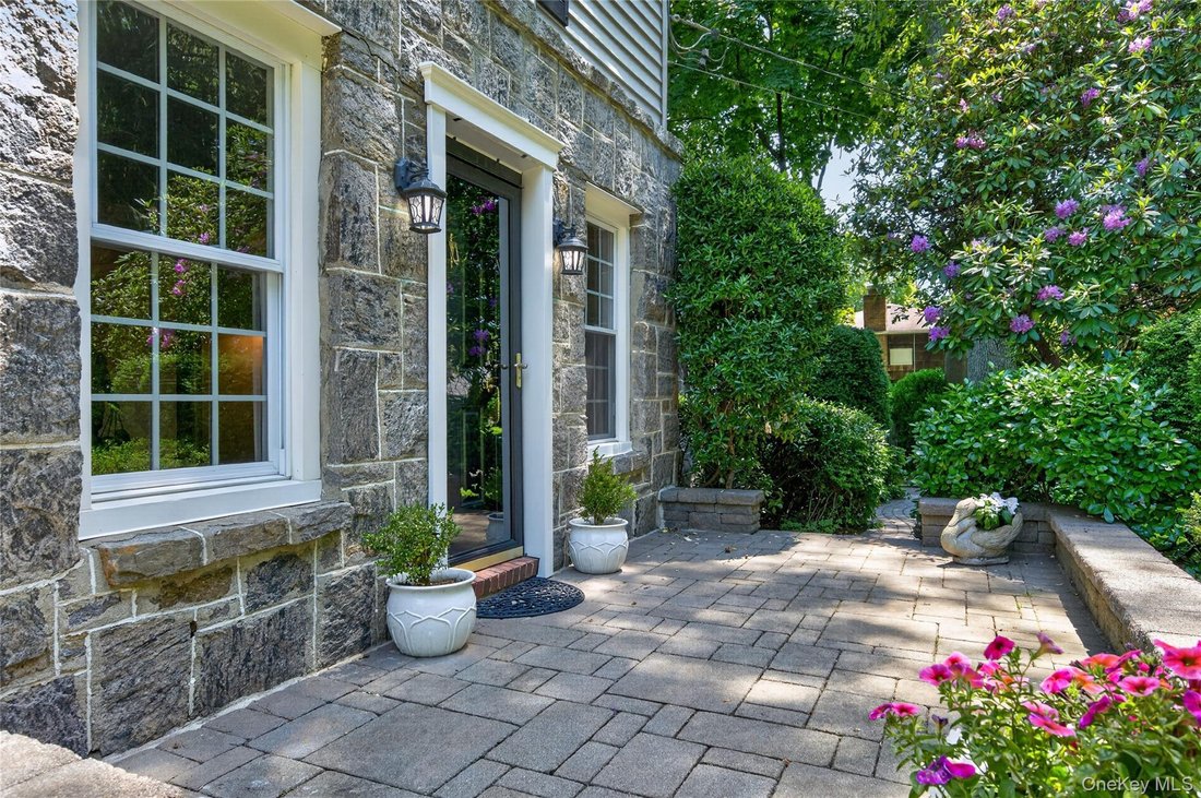 House in Huntington Station, New York, United States 4 - 18111596