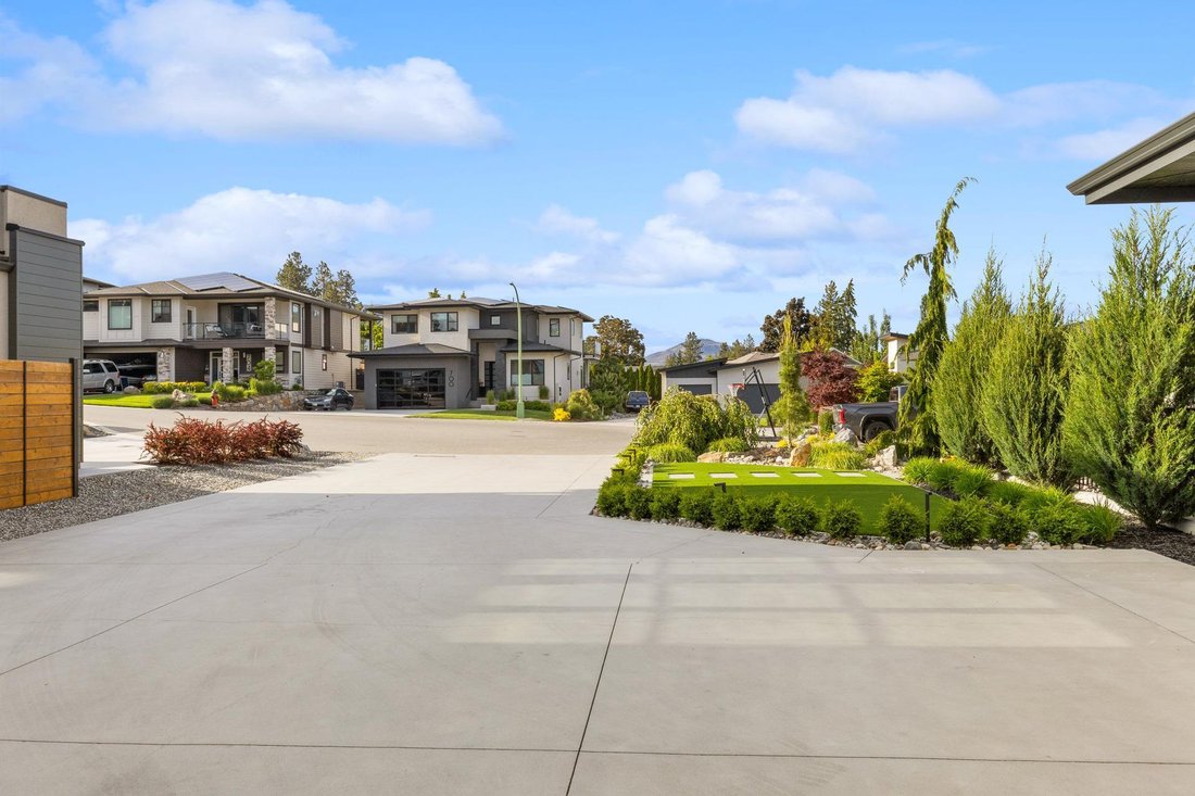 House in West Kelowna, British Columbia, Canada 5 - 18074139