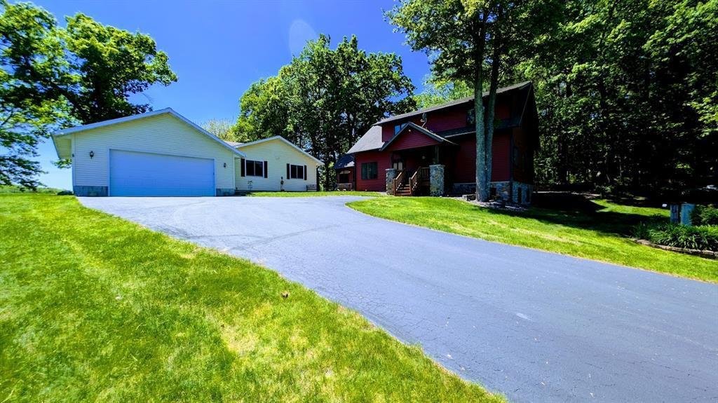 House in New Auburn, Wisconsin, United States 1 - 18112582