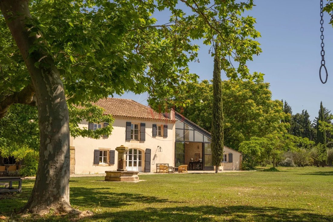 Estate in Saint-Etienne-du-Grès, Provence-Alpes-Côte d'Azur, France 2 - 18110912