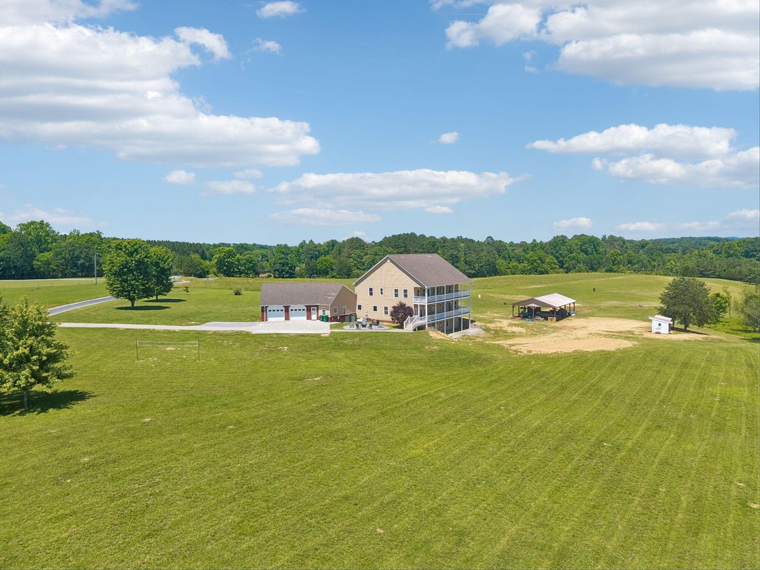 House in Etowah, Tennessee, United States 1 - 18112711