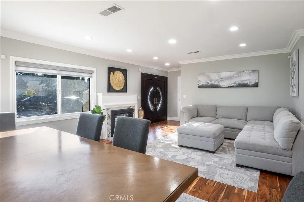House in Signal Hill, California, United States 4 - 18112811