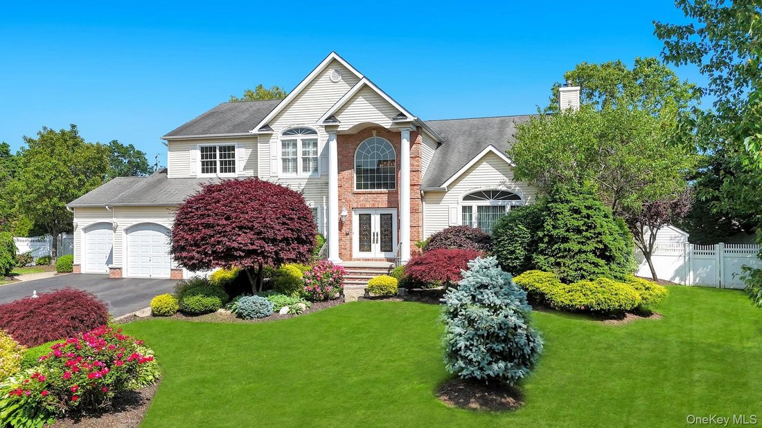House in Smithtown, New York, United States 1 - 18111022