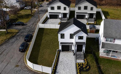 House in Aberdeen Township, New Jersey, United States 1