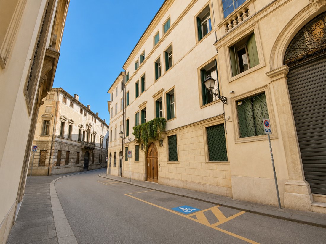 Apartment in Center, Vicenza, Veneto 1 - 18115056