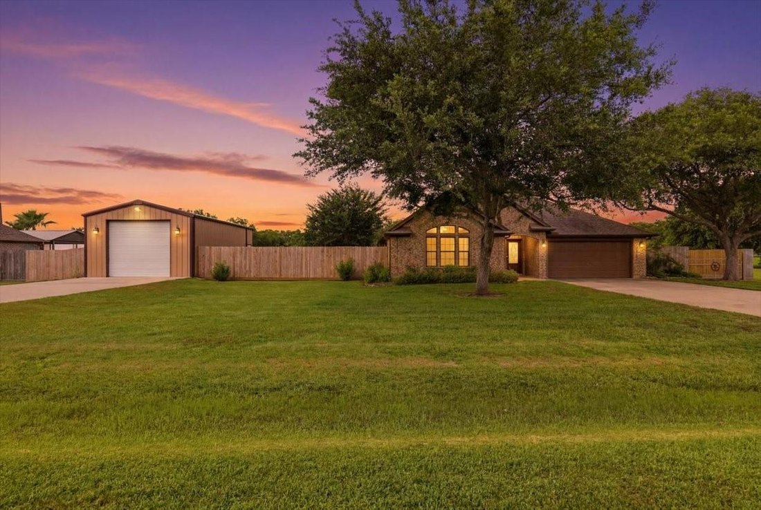 House in Dickinson, Texas, United States 1 - 18113654