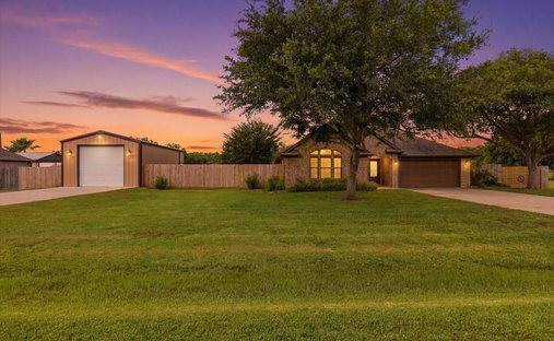House in Dickinson, Texas, United States 1