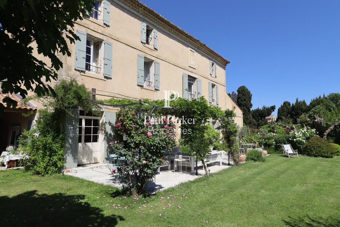 Villa in Saint-Rémy-de-Provence, Provence-Alpes-Côte d'Azur, France 1 - 17902304