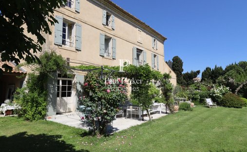 Villa in Saint-Rémy-de-Provence, Provence-Alpes-Côte d'Azur, France 1