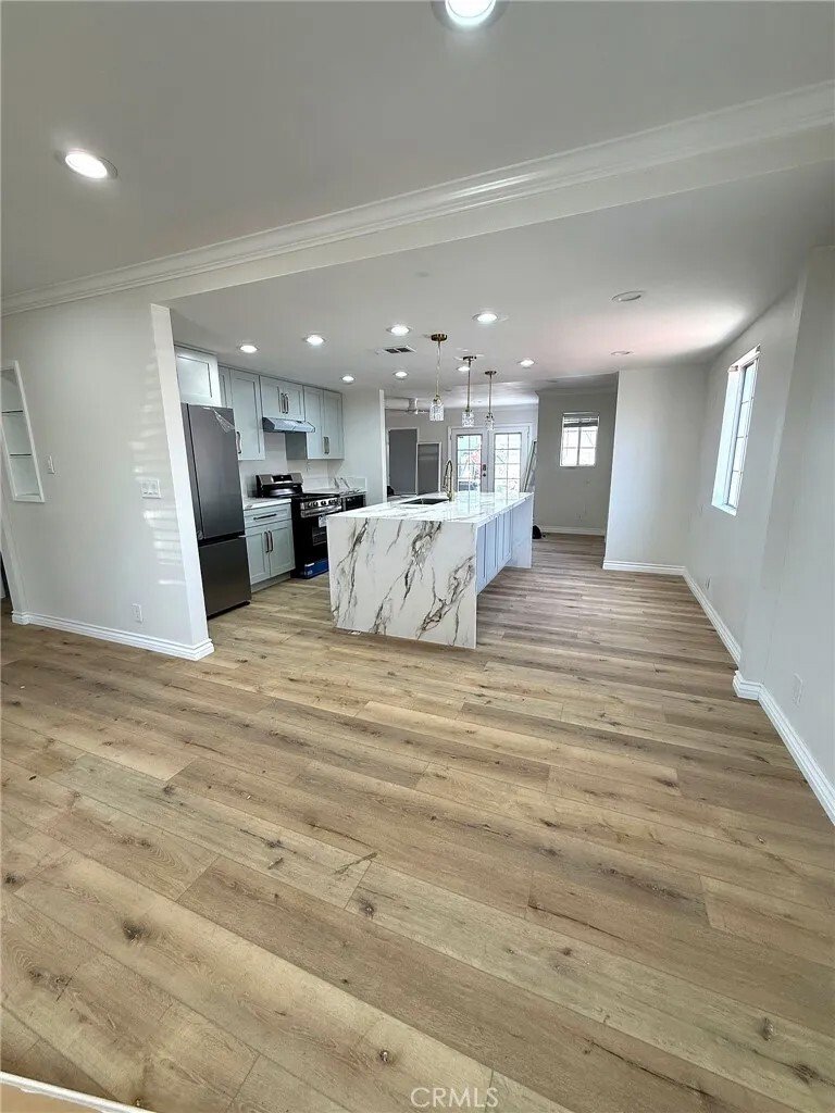 Condo in Azusa, California, United States 3 - 18112801