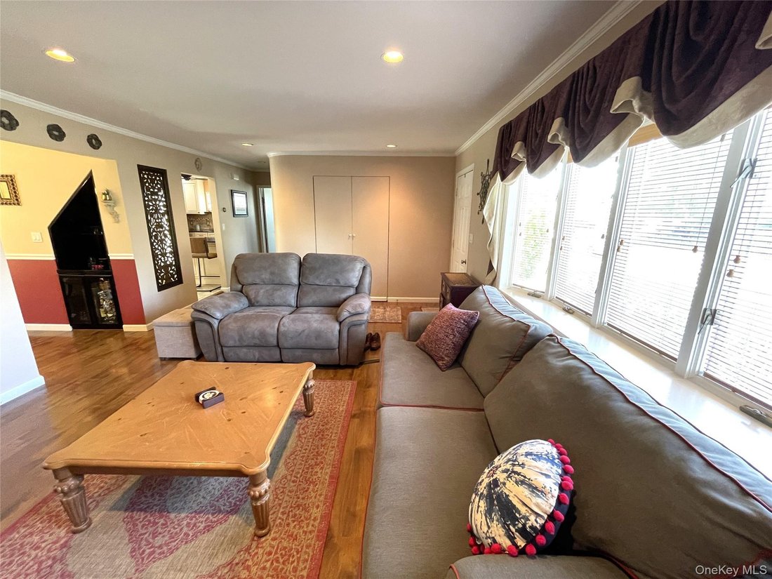 House in Babylon, New York, United States 5 - 18112155