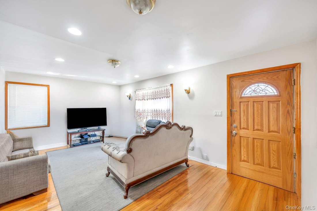 Apartment in Saint Albans, NY, United States 5 - 18113772