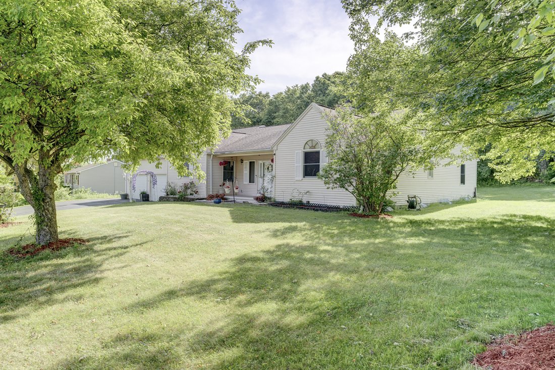 House in Watertown, Connecticut, United States 2 - 18111715