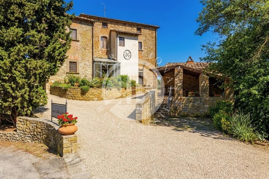 Estate in Castiglion Fiorentino, Tuscany, Italy 2 - 18110622