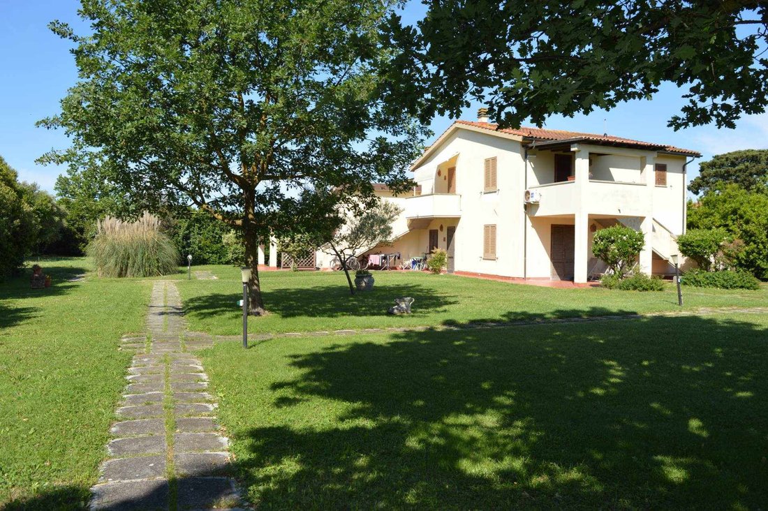 Estate in Cecina Centro, Cecina, Tuscany 2 - 18114265