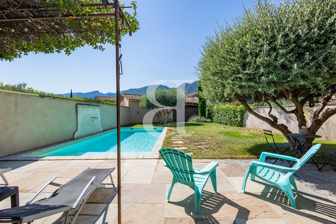 Villa in Maubec, Provence-Alpes-Côte d'Azur, France 2 - 16838325