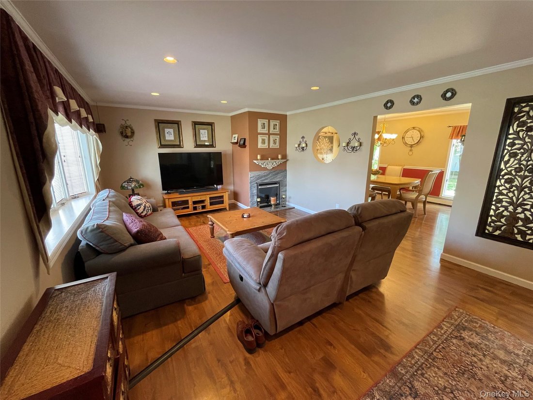 House in Babylon, New York, United States 3 - 18112155