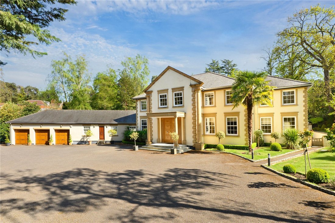 House in Brooklands, Elmbridge, England 1 - 18111065