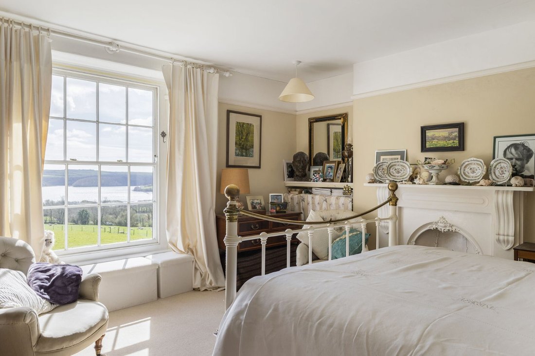House in Saltash, England 5 - 18110992