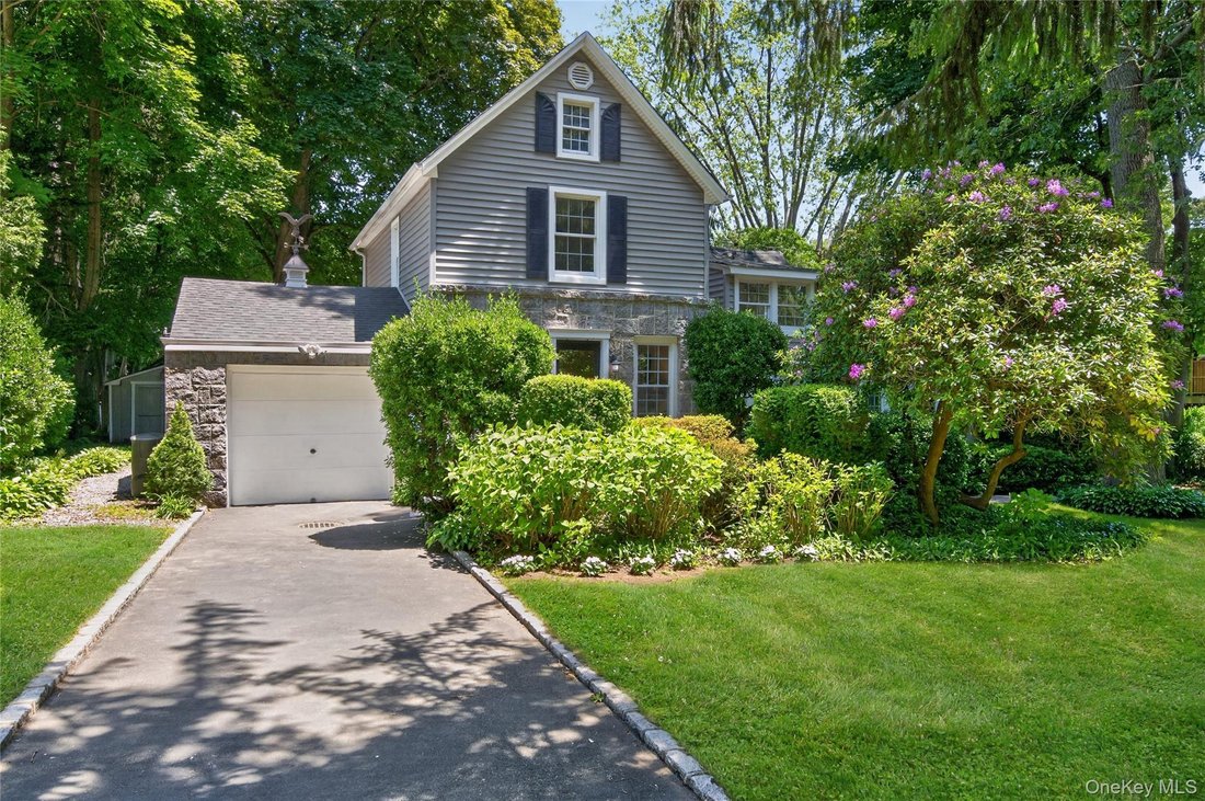 House in Huntington Station, New York, United States 2 - 18111596