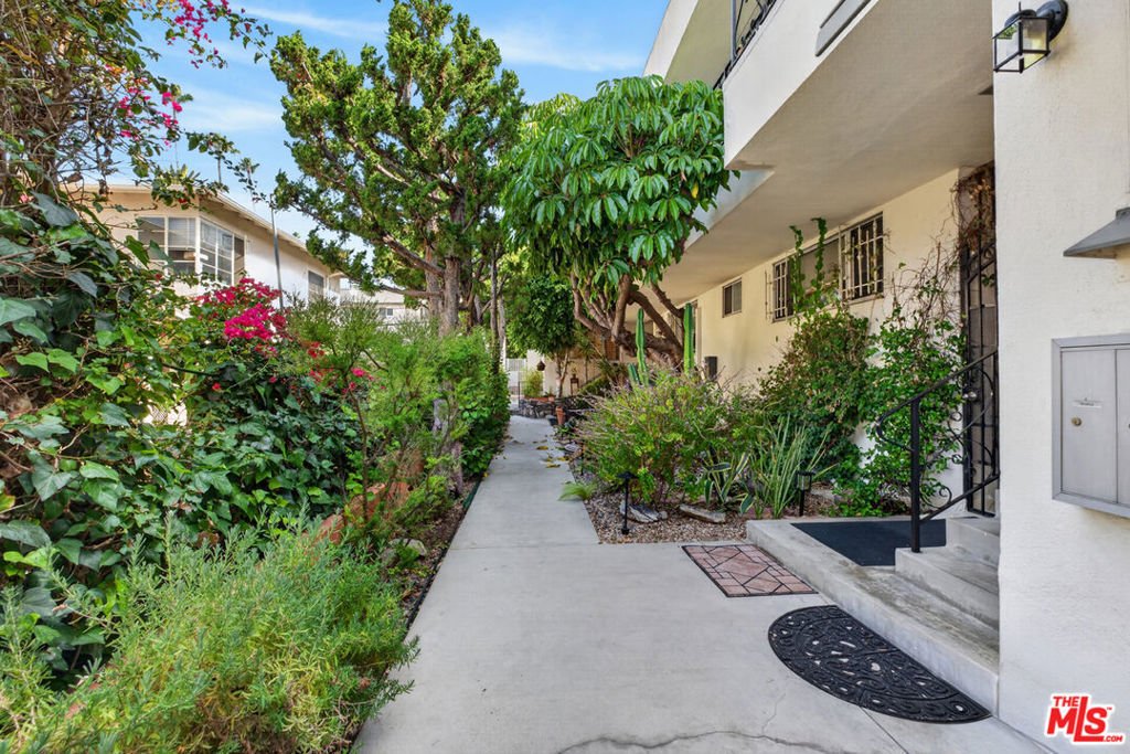 Condo in Los Angeles, California, United States 4 - 18112638
