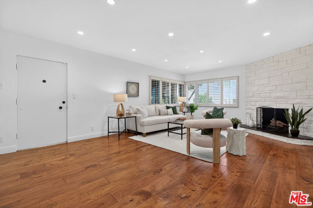 Condo in Los Angeles, California, United States 1 - 18112638
