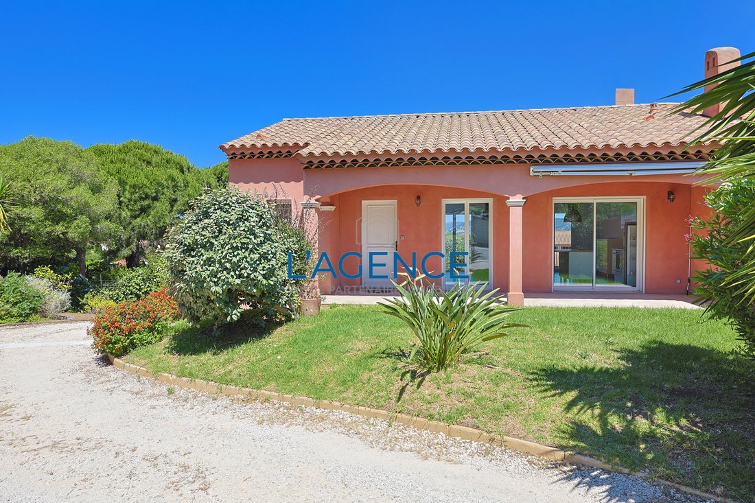 House in Hyeres, Provence-Alpes-Côte d'Azur, France 1 - 18096125