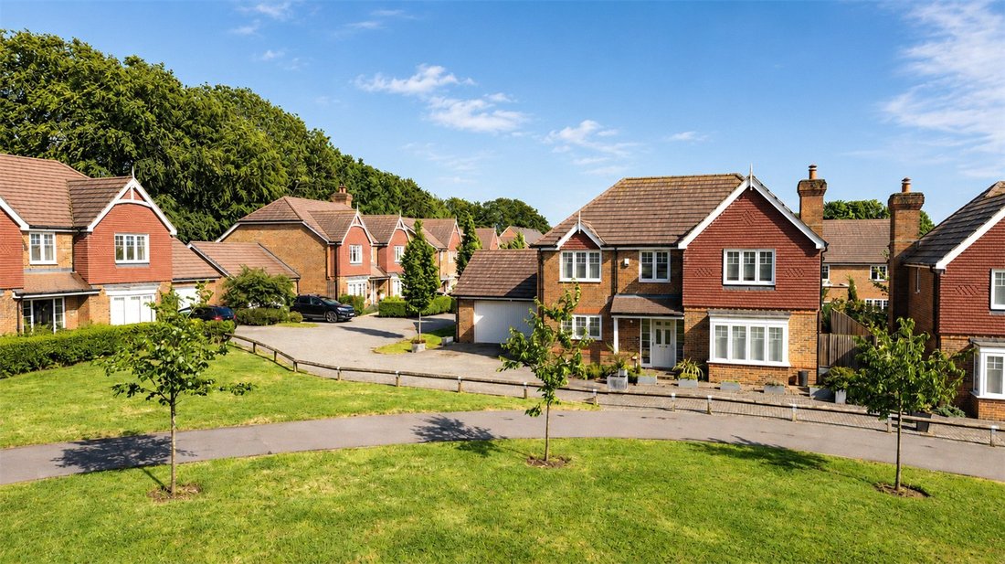 House in Medstead, England 1 - 18110373