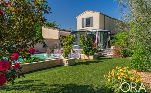 House in Centre Ville, Saint-Jean-d'Angély, France 1