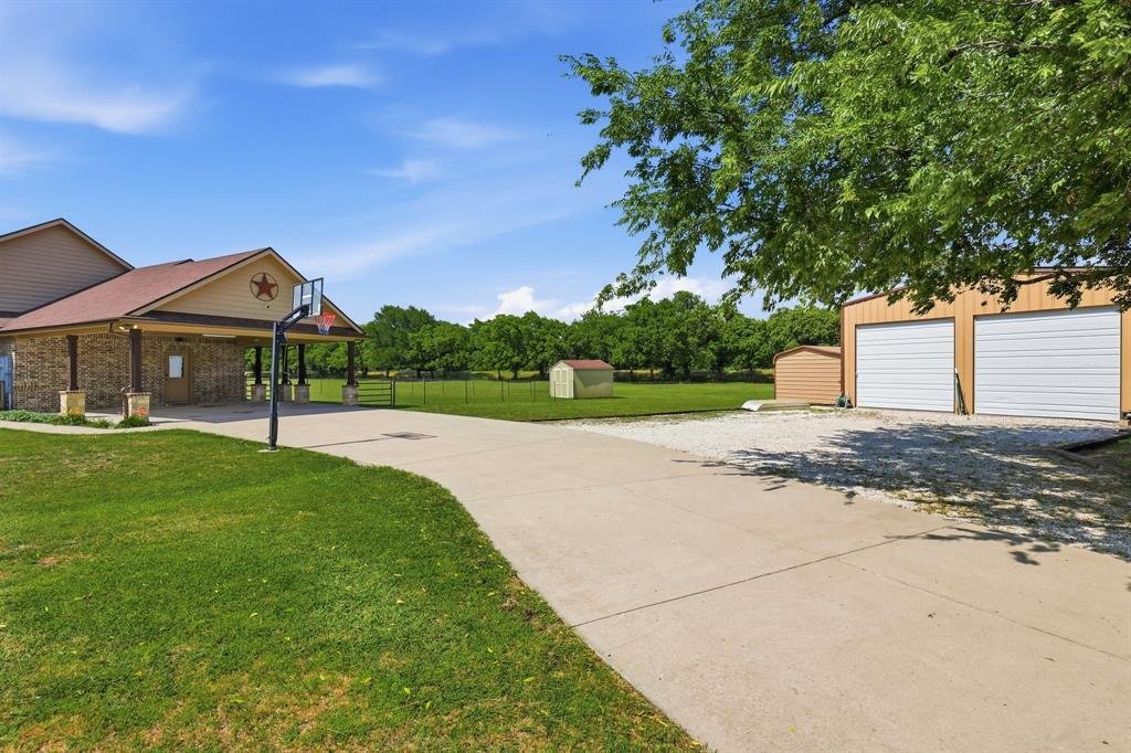 House in Sanger, Texas, United States 3 - 18114167
