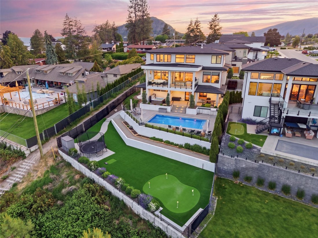 House in West Kelowna, British Columbia, Canada 2 - 18074139