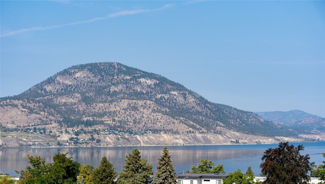 House in Penticton, British Columbia, Canada 2 - 18114584