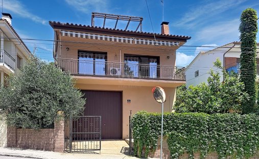 Townhouse in Premia de Dalt, Catalonia, Spain 1