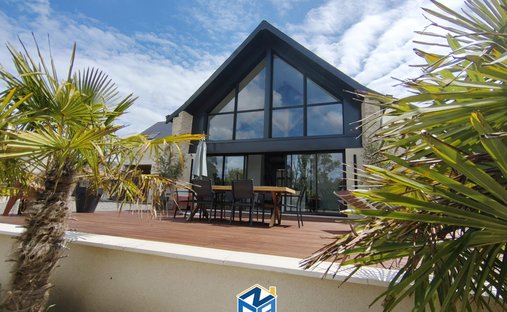 House in Sud, Veigne, France 1