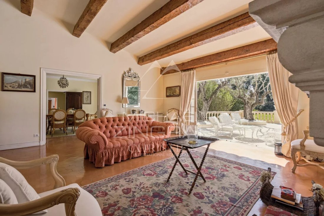 House in Antibes, Provence-Alpes-Côte d'Azur, France 5 - 15483557