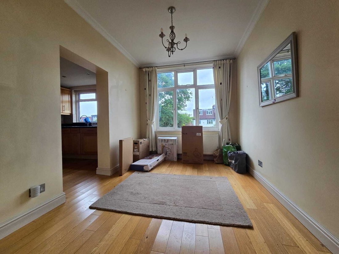 House in Temple Fortune, Barnet, England 4 - 18112503