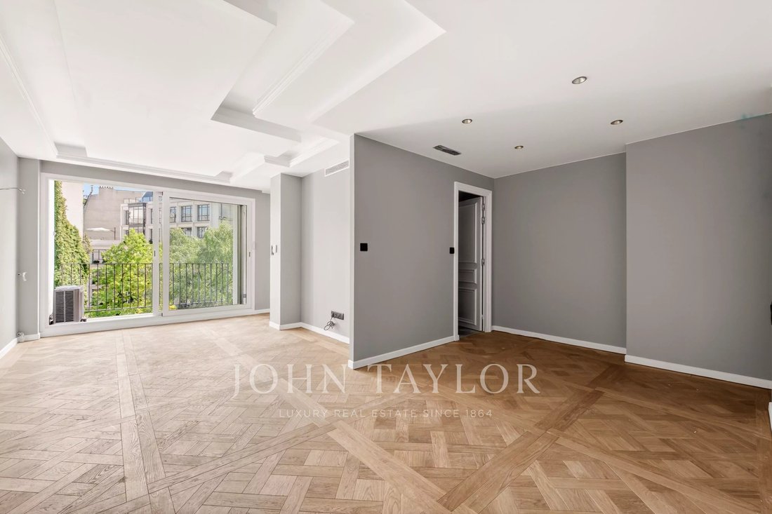 Apartment in Triangle d'Or, Paris 8e Arrondissement, Paris 4 - 18111511