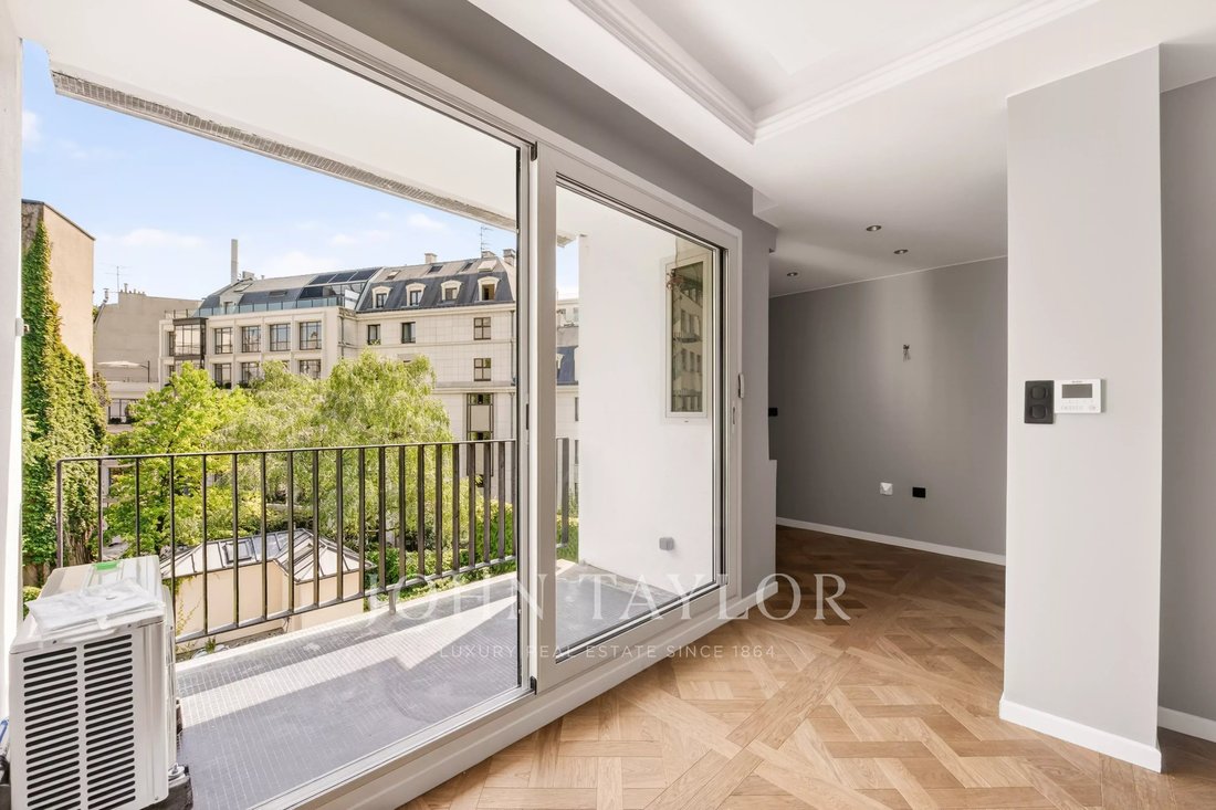 Apartment in Triangle d'Or, Paris 8e Arrondissement, Paris 2 - 18111511