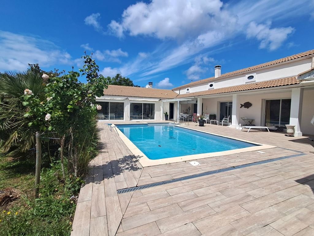 House in Breuillet, Nouvelle-Aquitaine, France 1 - 18113274