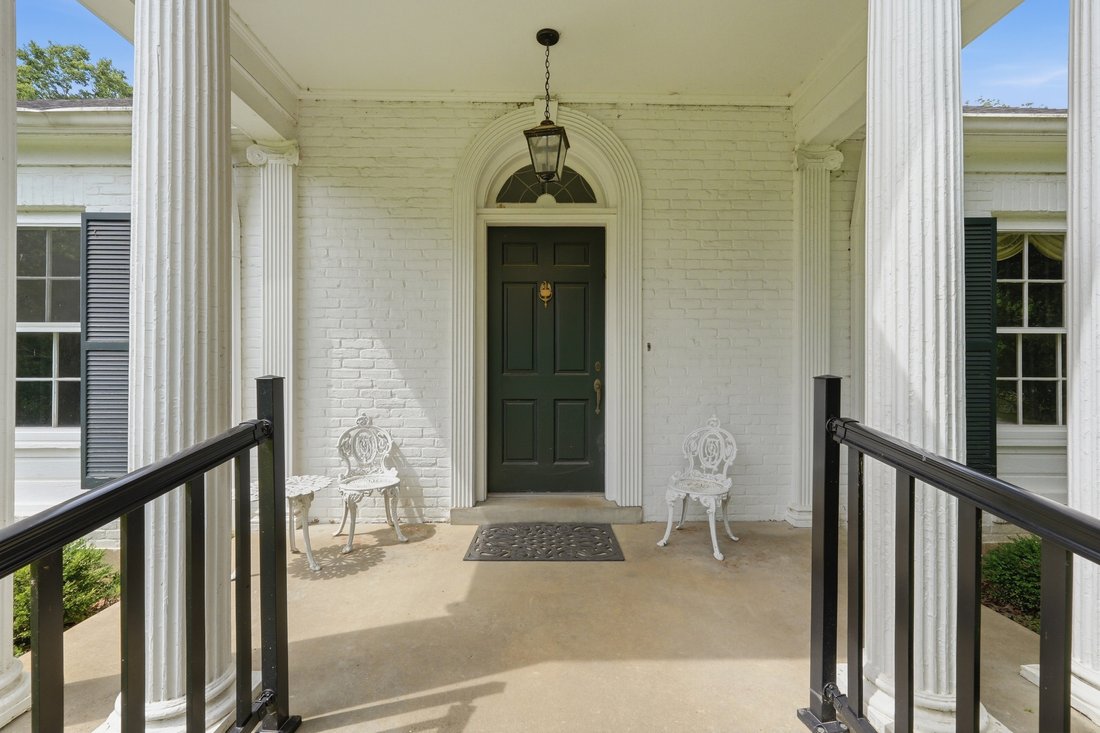 House in Watterson Park, Kentucky, United States 3 - 18112104