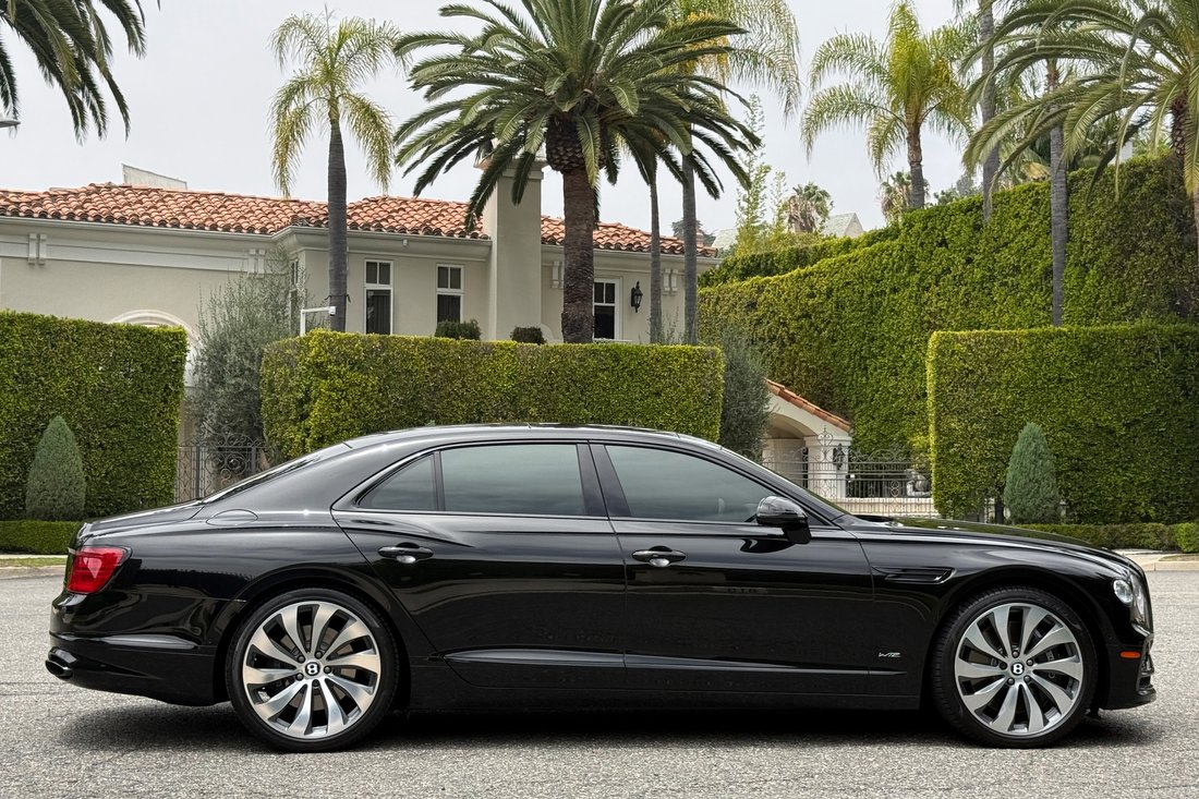 Sedan in West Hollywood, CA, United States 4 - 18112351