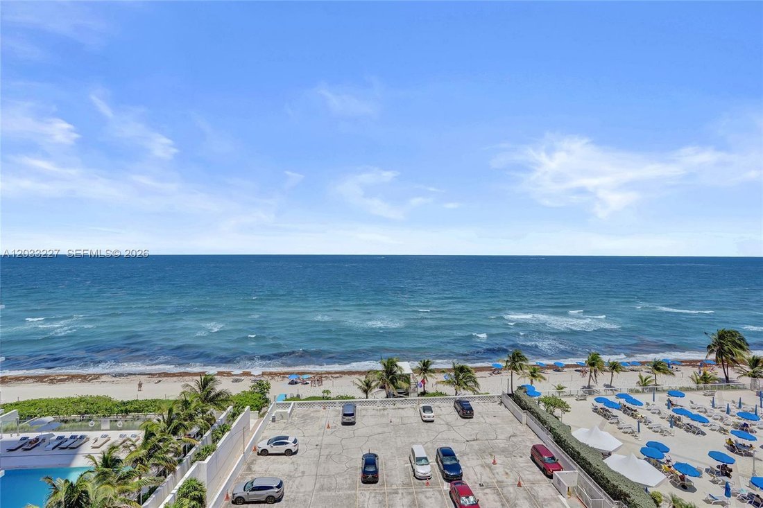 Condo in Hallandale Beach, Florida, United States 4 - 18113086