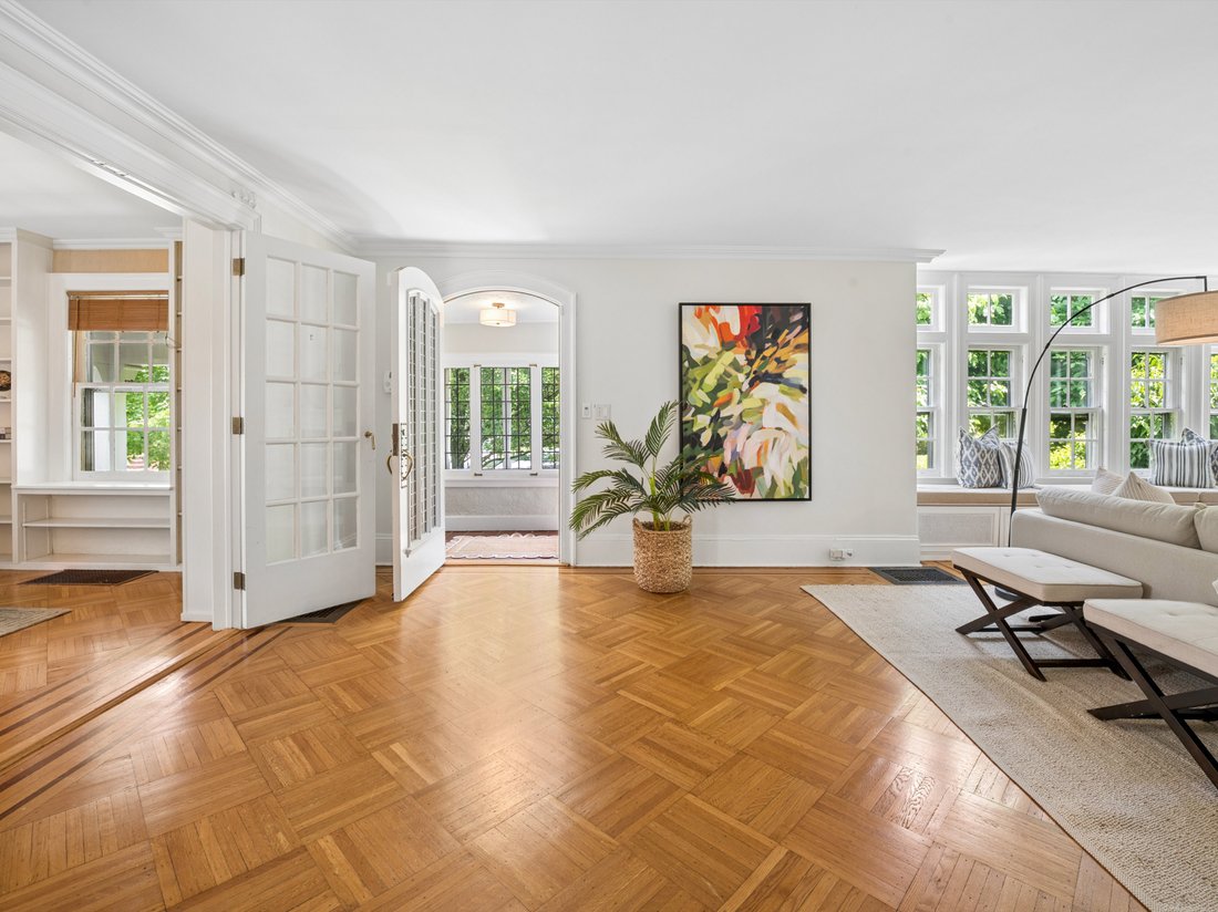House in Village of Pelham, New York, United States 3 - 18111229