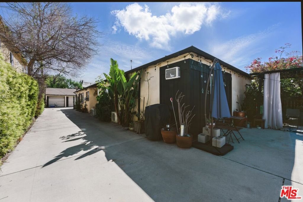 Los Angeles, California, United States 3 - 18112647