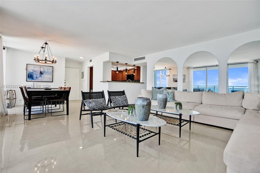 Condo in Hallandale Beach, Florida, United States 3 - 18113086