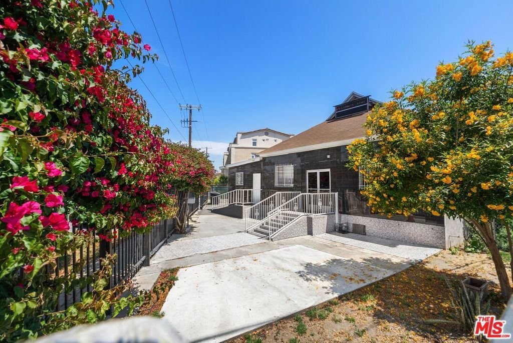 Los Angeles, California, United States 4 - 18112628