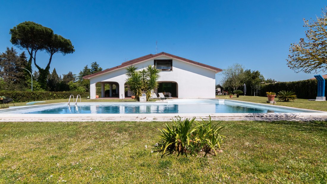 Villa in Giustiniana - La Storta - Olgiata, Rome, Lazio 2 - 18113323